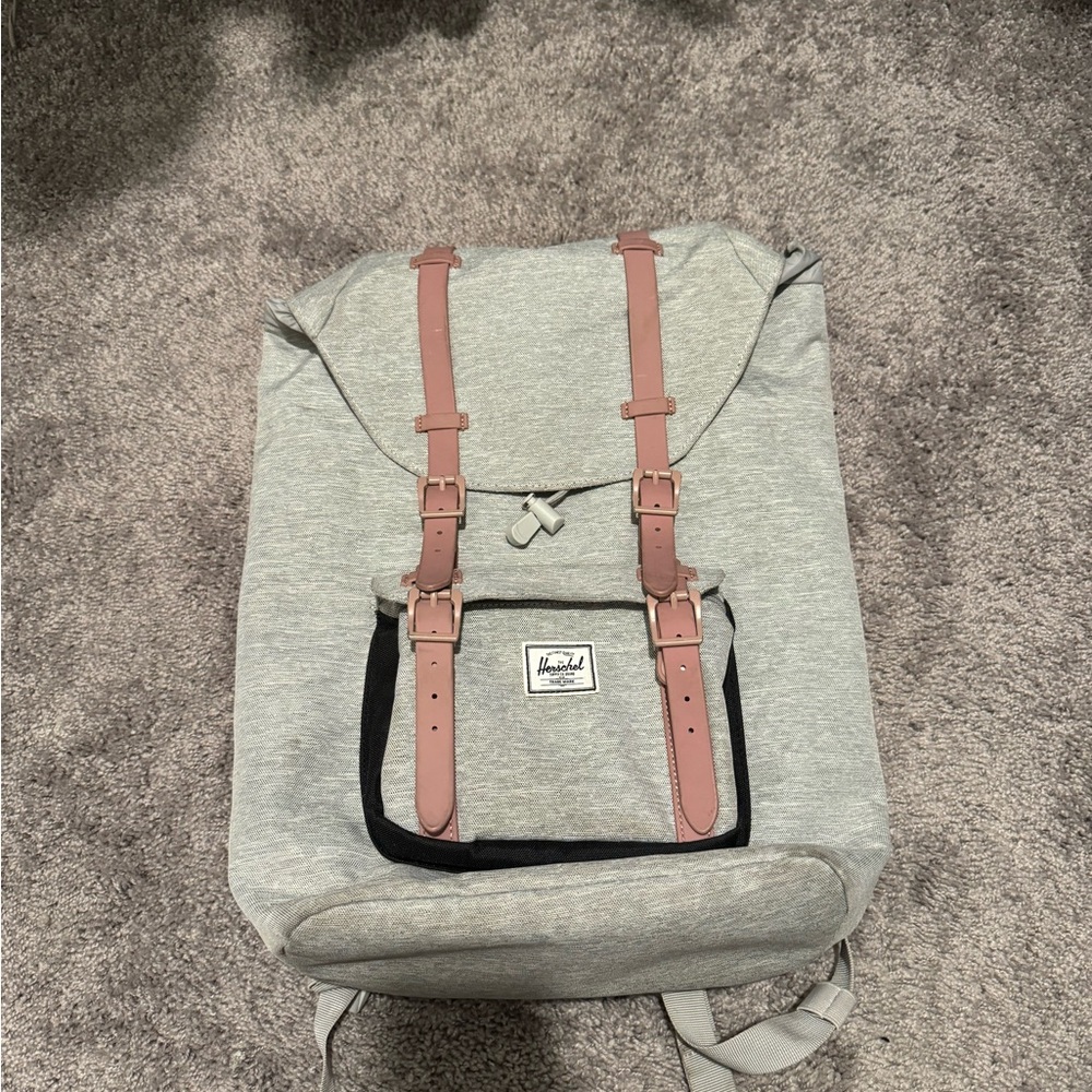 Nearly brand new Hershel Supply Co. Backpack. Barely used, like new.